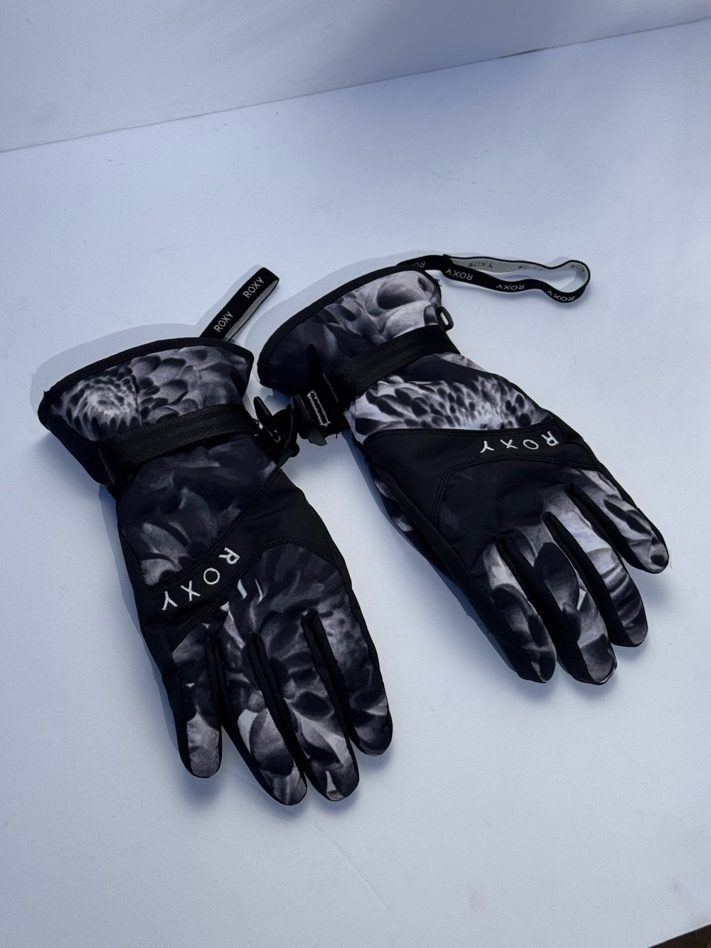 Roxy Women’s Tie Dye Snow Gloves- Size M, Like New